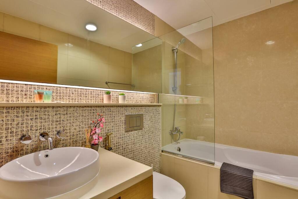 Lux 1Br 2 Min To Burj Khalifa Apartment Dubai Ngoại thất bức ảnh